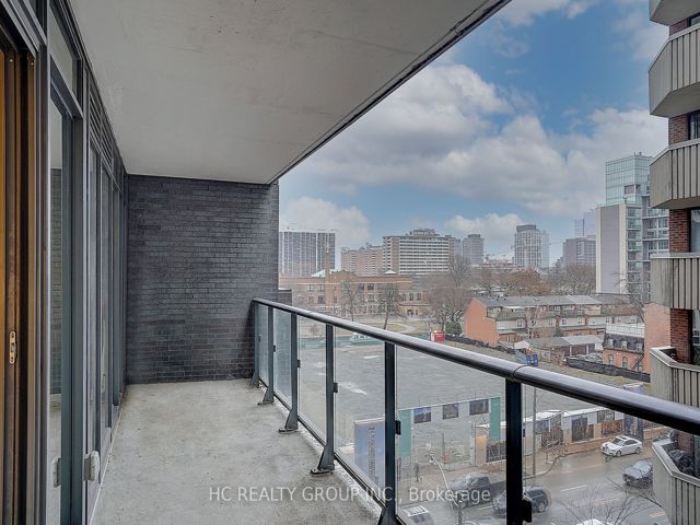 607 - 159 Dundas St E