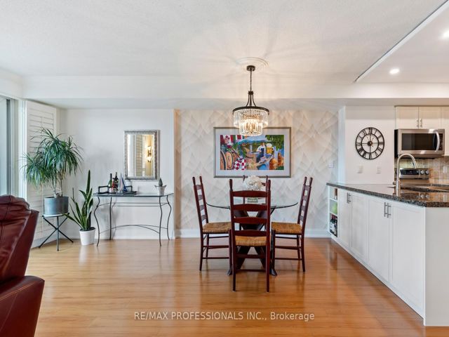 517 - 410 Queens Quay W