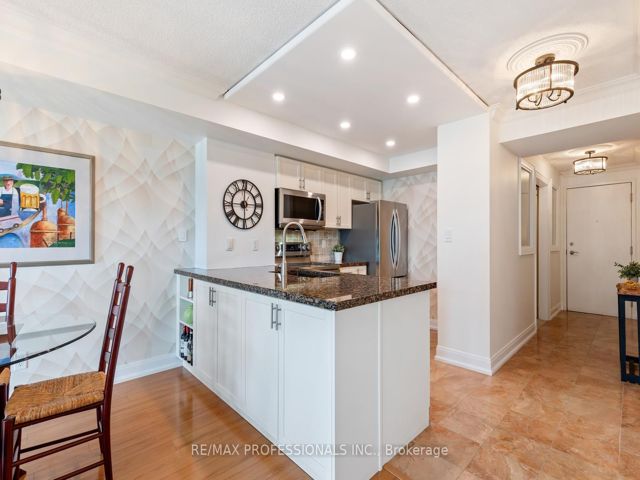 517 - 410 Queens Quay W