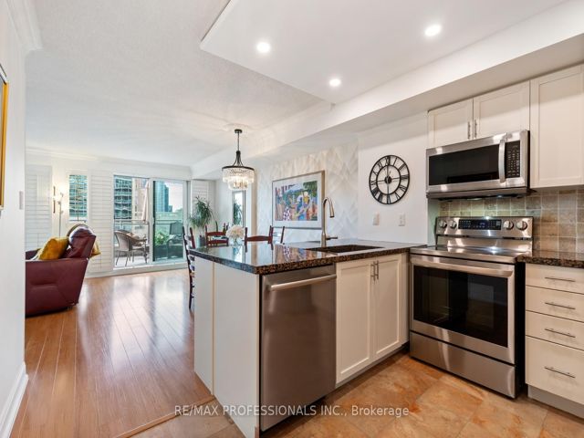 517 - 410 Queens Quay W