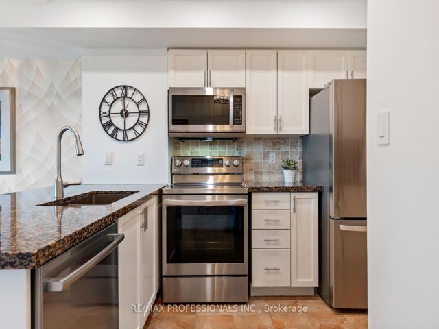 517 - 410 Queens Quay W