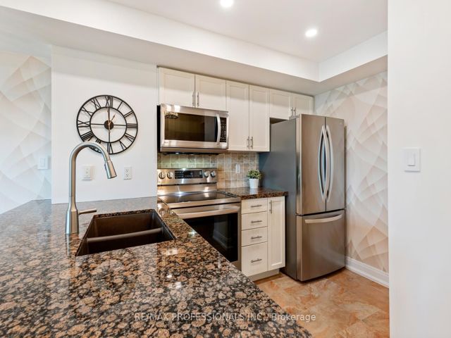 517 - 410 Queens Quay W