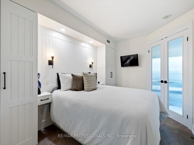 517 - 410 Queens Quay W