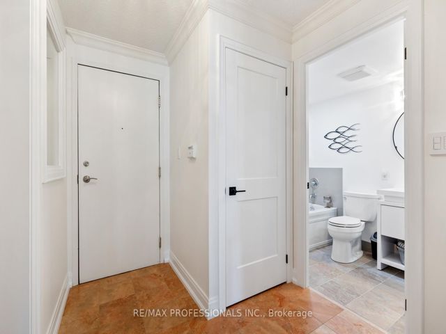 517 - 410 Queens Quay W