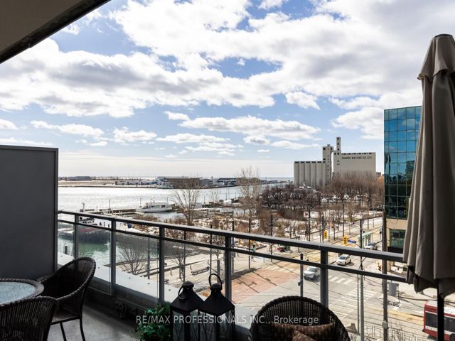 517 - 410 Queens Quay W