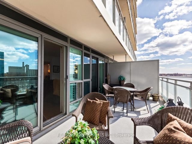 517 - 410 Queens Quay W
