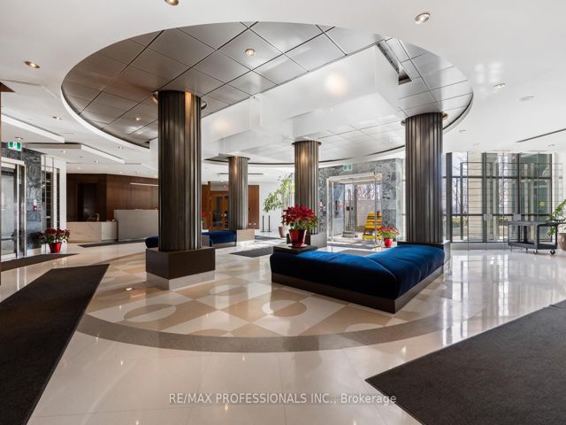 517 - 410 Queens Quay W