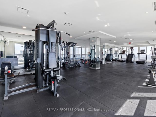 517 - 410 Queens Quay W