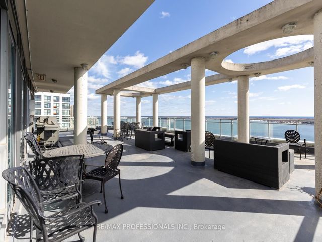 517 - 410 Queens Quay W