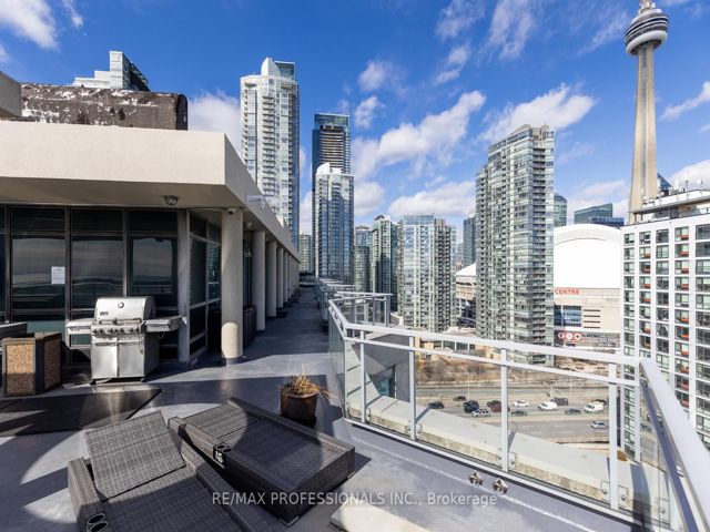 517 - 410 Queens Quay W