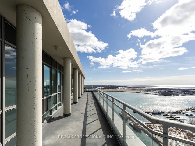 517 - 410 Queens Quay W