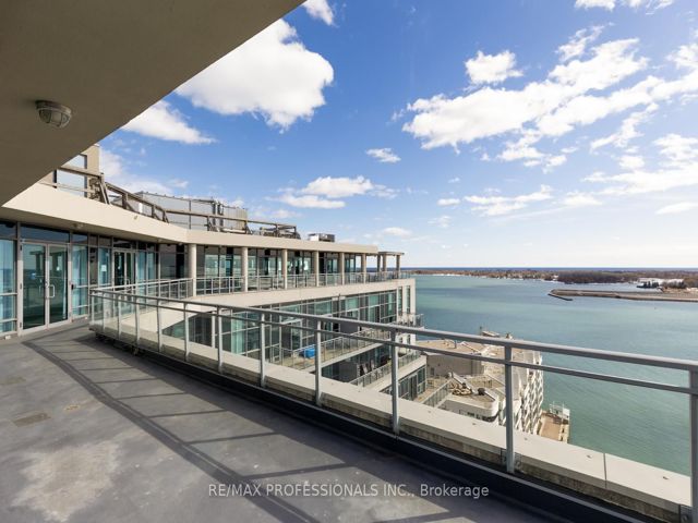 517 - 410 Queens Quay W