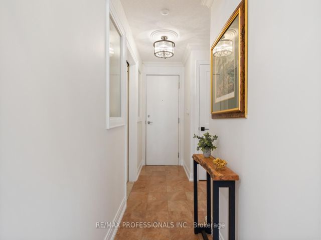 517 - 410 Queens Quay W