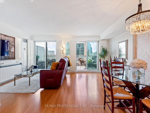517 - 410 Queens Quay W