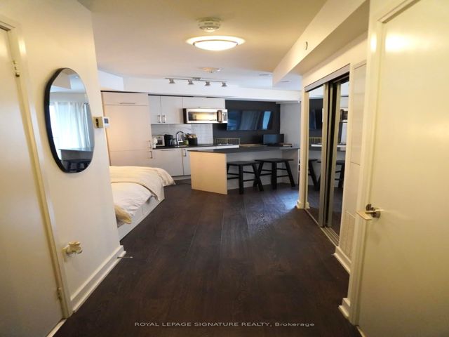 401 - 27 Bathurst St