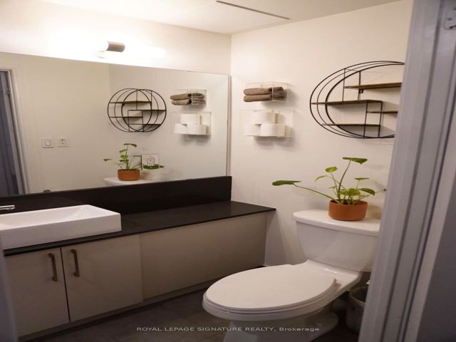 401 - 27 Bathurst St