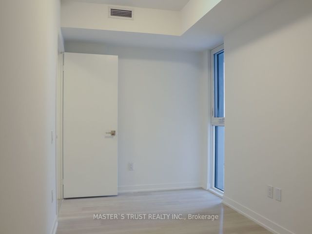 629 - 500 Wilson Ave
