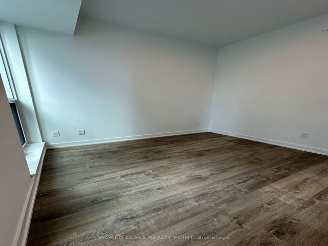 2904 - 327 King St W