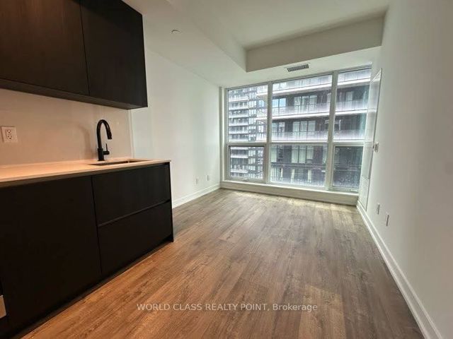 2904 - 327 King St W