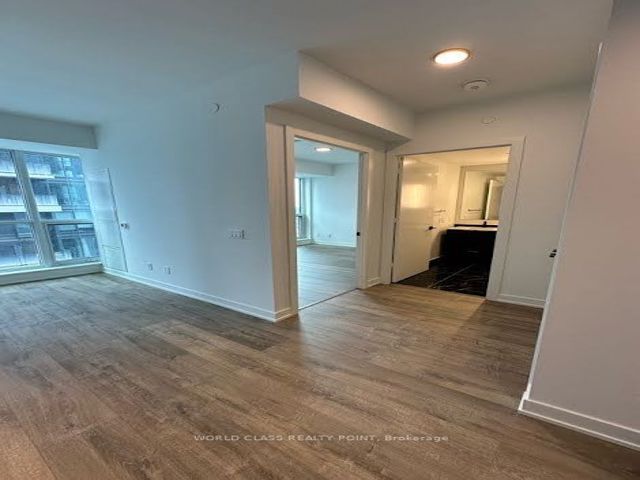 2904 - 327 King St W