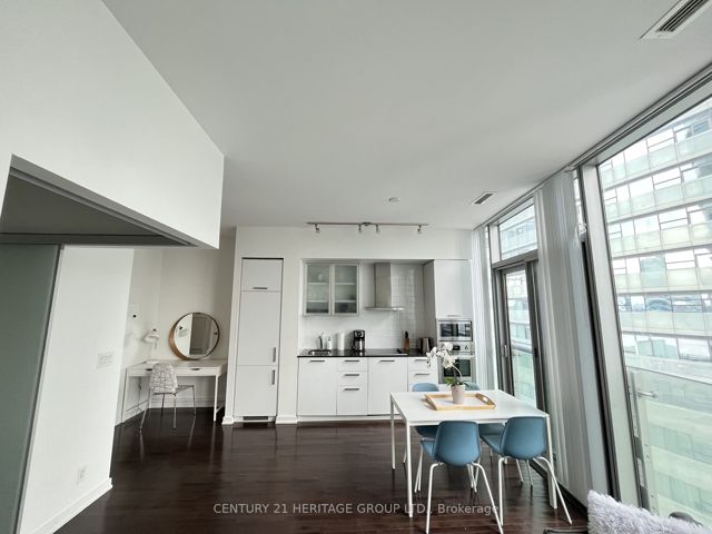 3011 - 12 York St