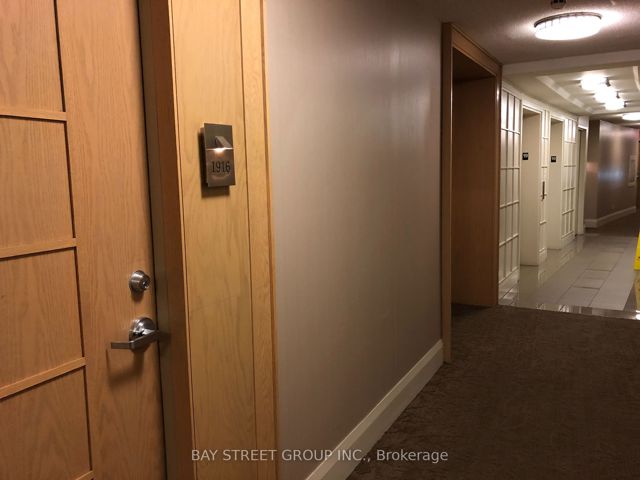 #1916 - 509 Beecroft Rd