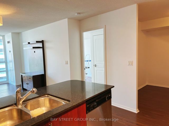 #1916 - 509 Beecroft Rd