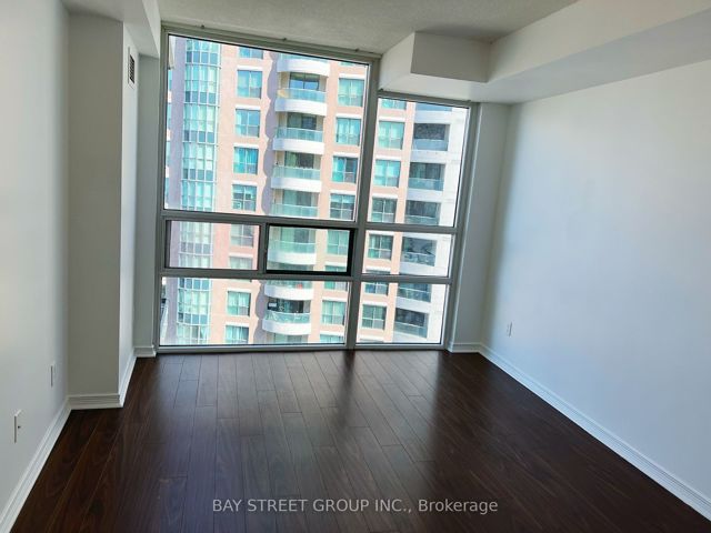 #1916 - 509 Beecroft Rd