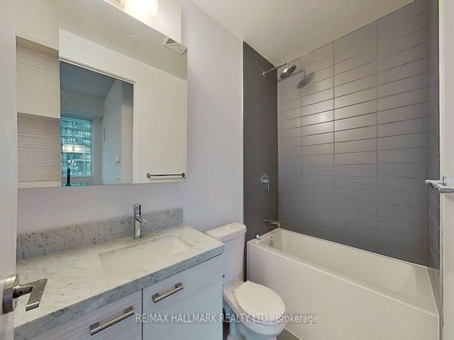3601 - 2221 Yonge St