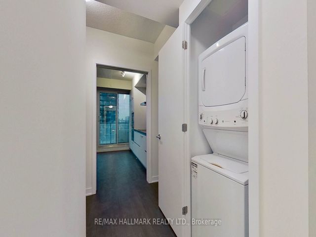 3601 - 2221 Yonge St