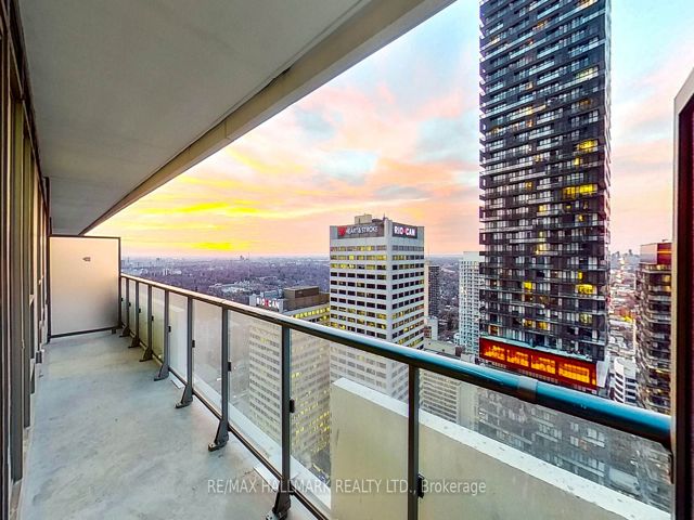 3601 - 2221 Yonge St