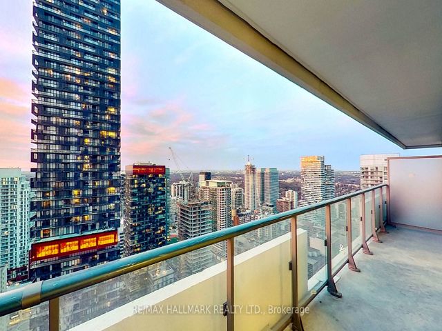 3601 - 2221 Yonge St