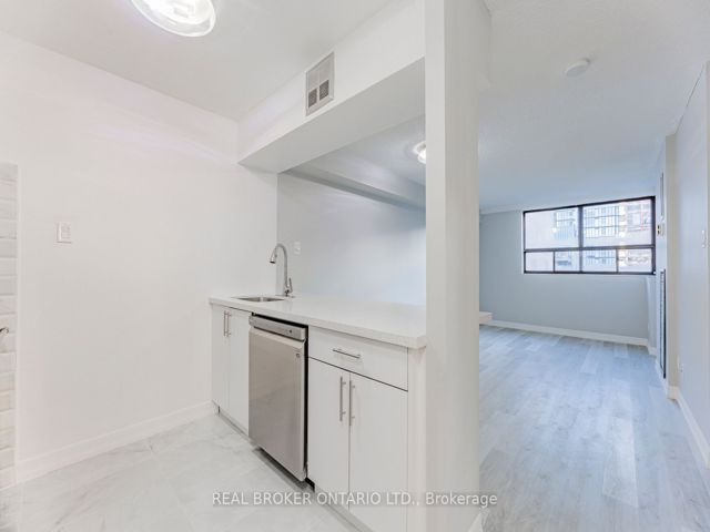 1008 - 120 Saint Patrick St