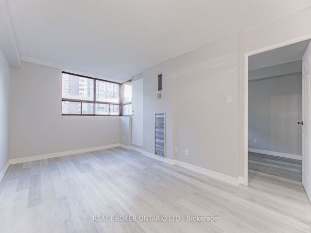 1008 - 120 Saint Patrick St