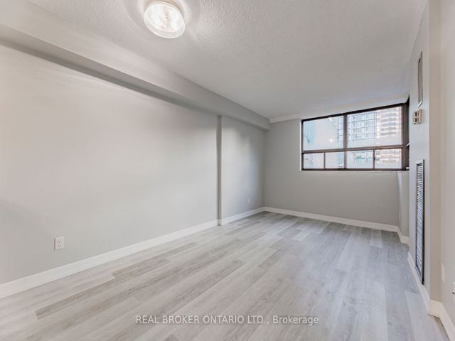 1008 - 120 Saint Patrick St