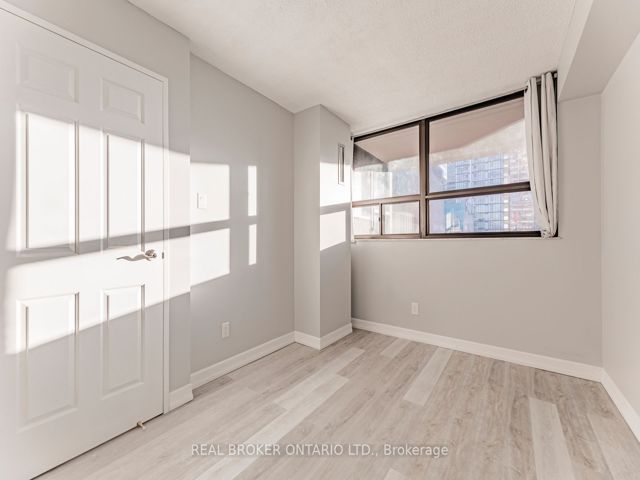 1008 - 120 Saint Patrick St