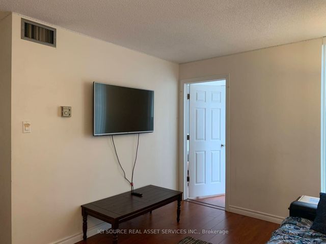 706 - 55 Centre Ave