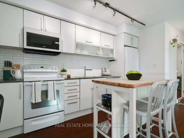 211 - 205 Frederick St