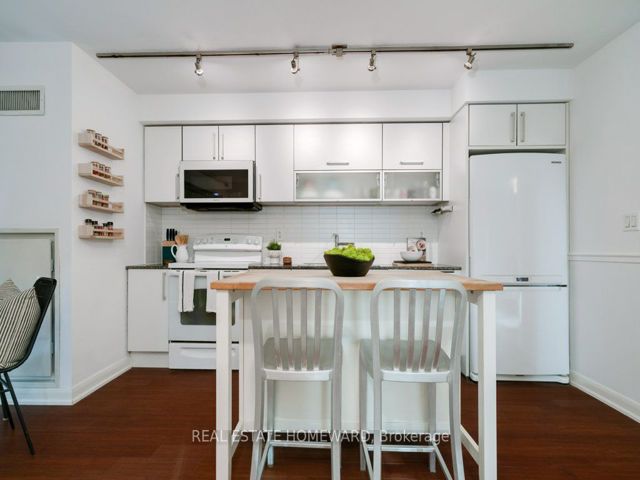 211 - 205 Frederick St
