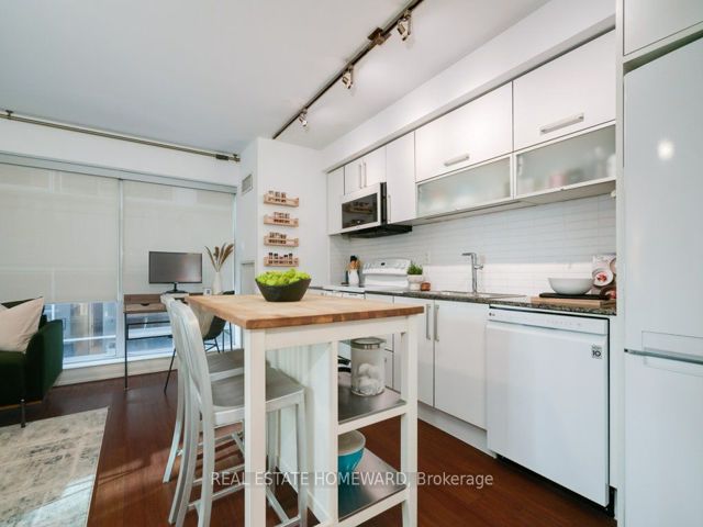 211 - 205 Frederick St