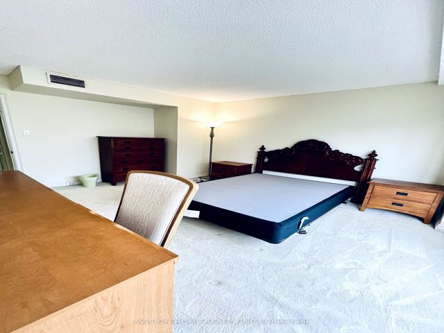 1210 - 175 Cumberland St