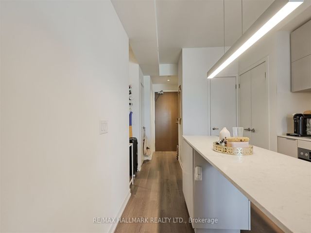 602 - 20 Richardson St E
