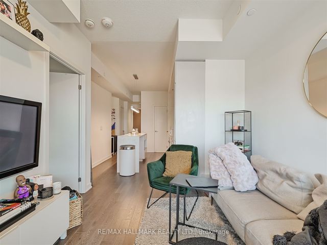 602 - 20 Richardson St E