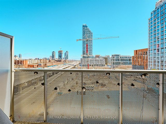 602 - 20 Richardson St E