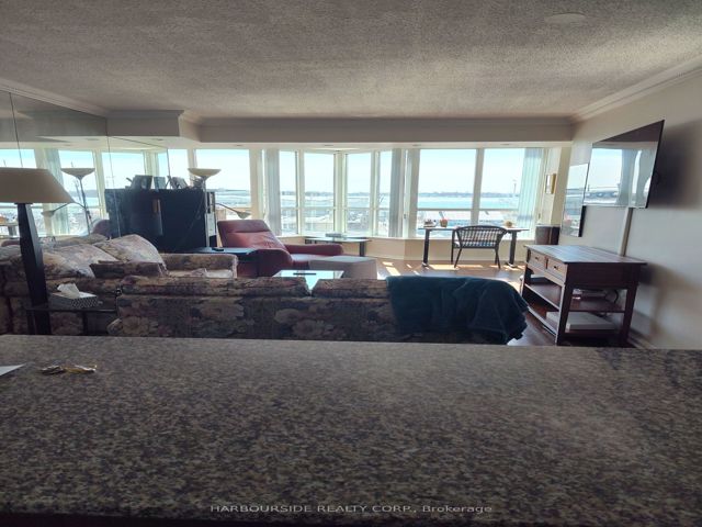 608 - 228 Queens Quay W