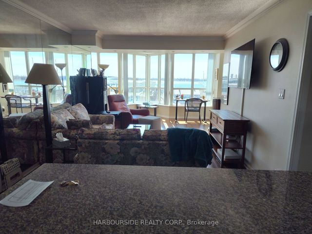 608 - 228 Queens Quay W