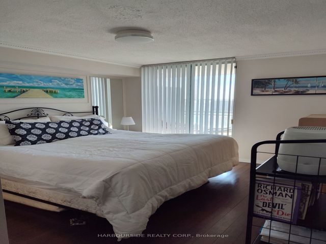 608 - 228 Queens Quay W