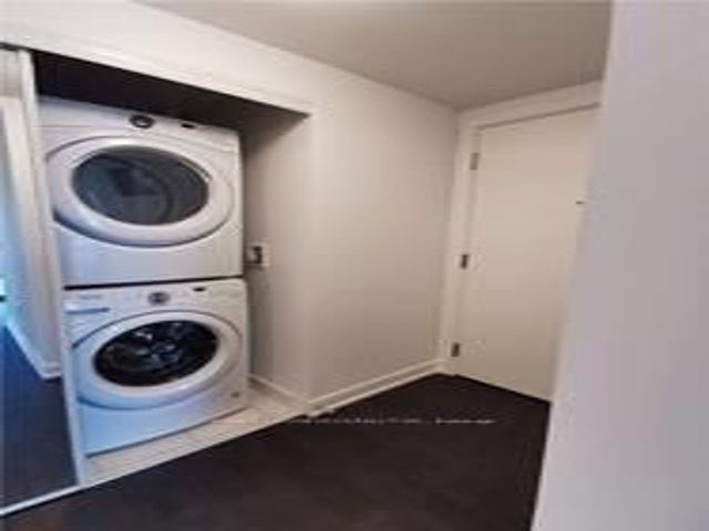 1205 - 50 Wellesley St E