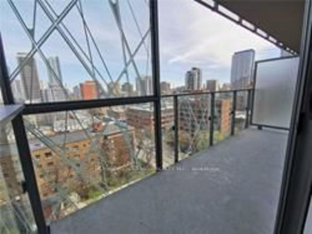 1205 - 50 Wellesley St E