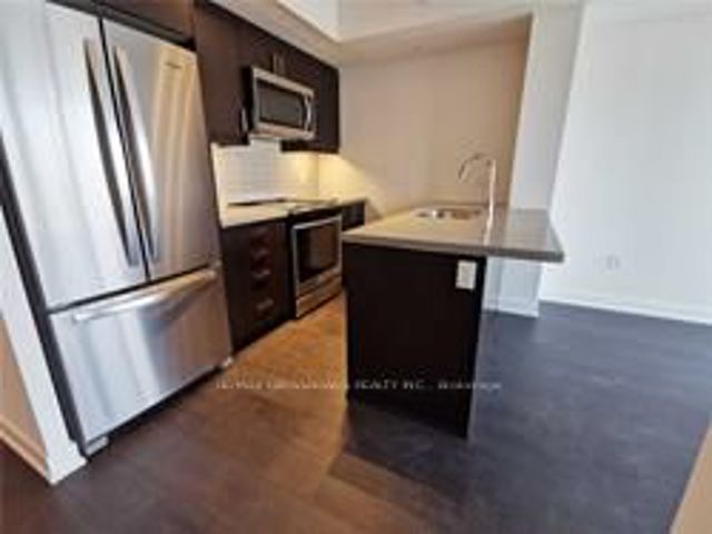 1205 - 50 Wellesley St E